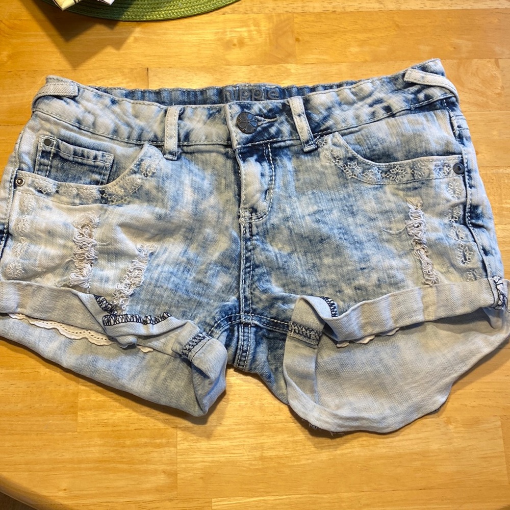 Hippie Laundry Sz. 7 Distressed shorts